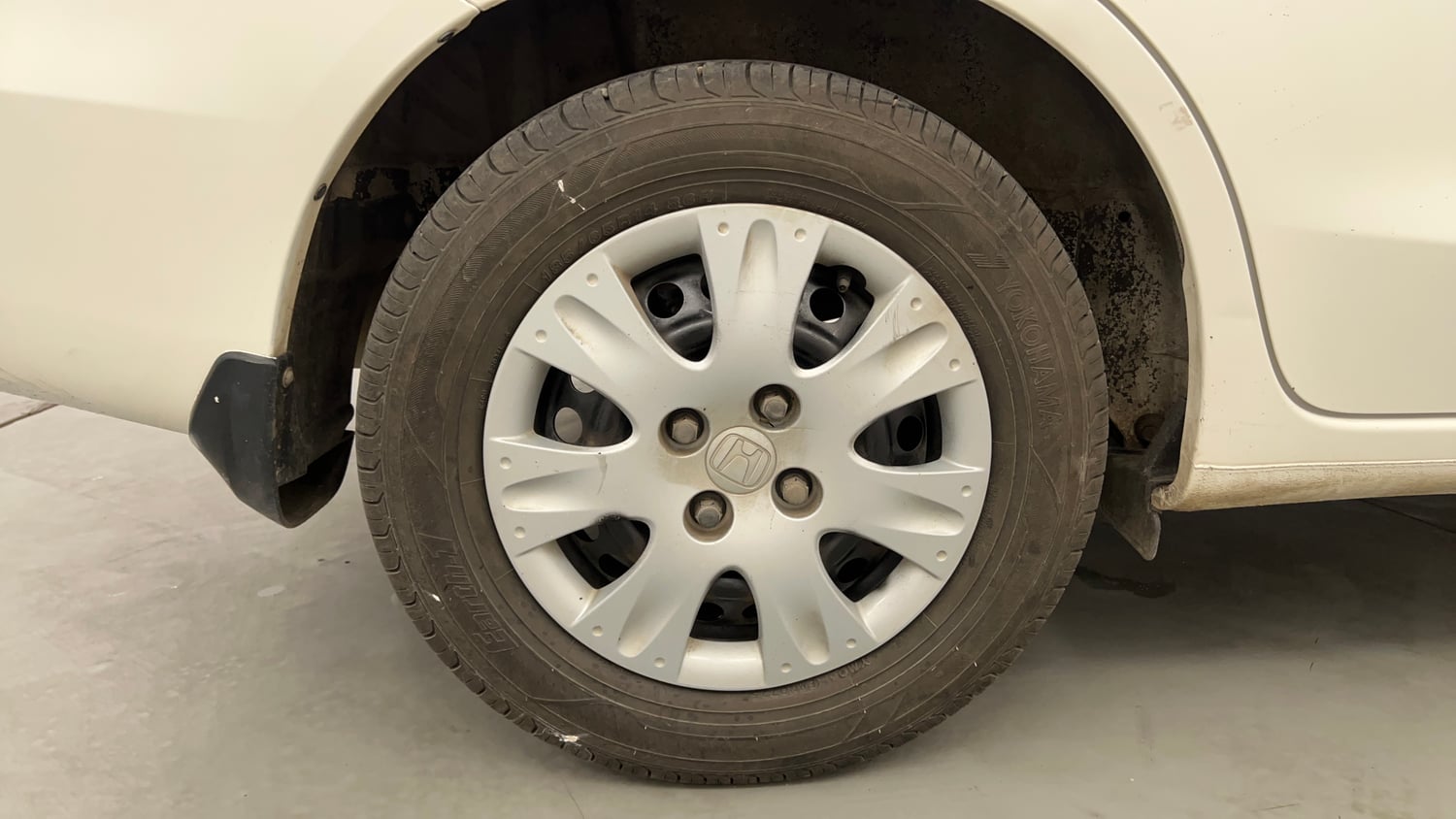 Used 2014 Honda Amaze 1.2 S i-VTEC Petrol Manual tyres RIGHT REAR TYRE RIM VIEW