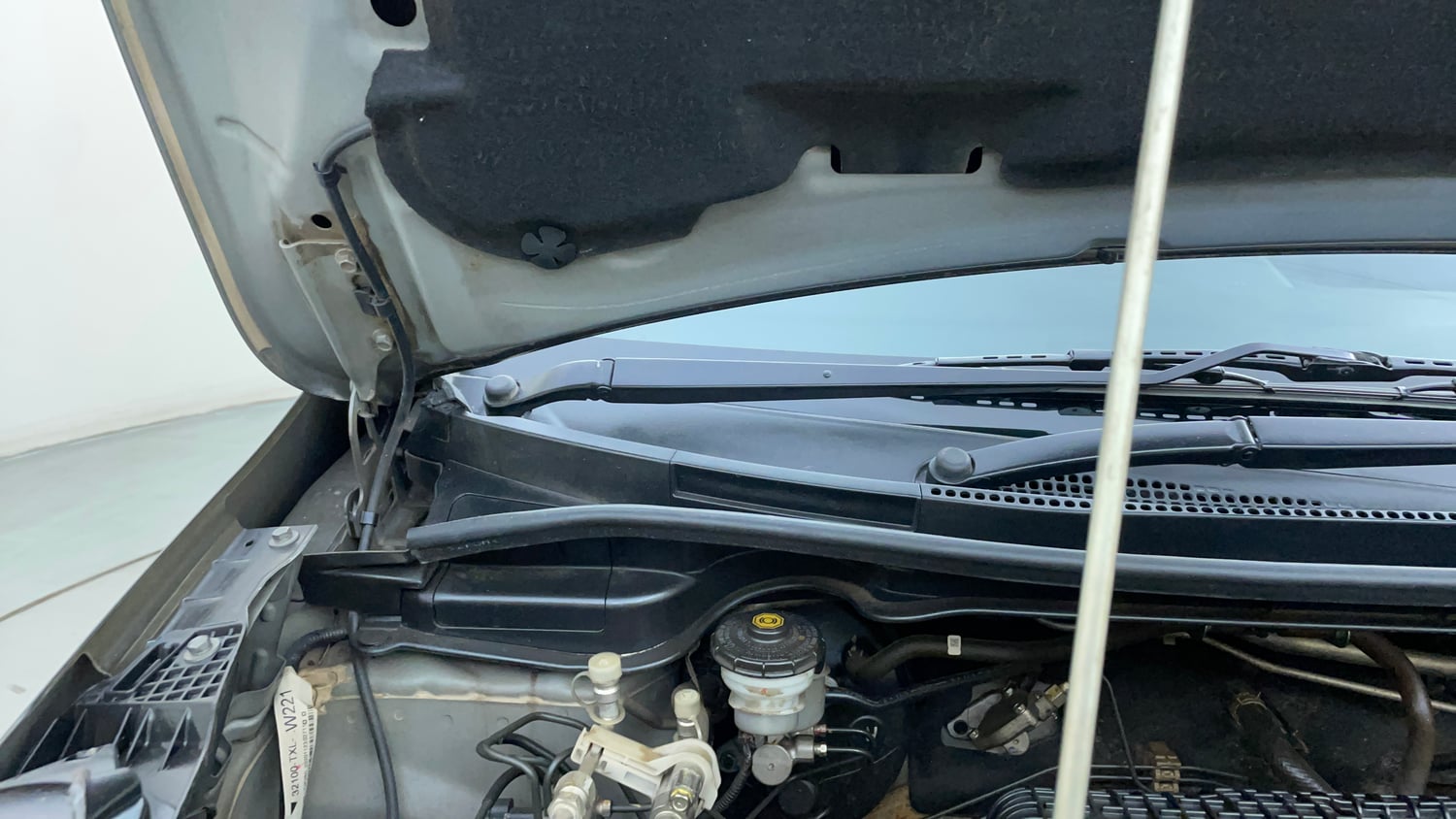 Used 2021 Honda WR-V VX MT Petrol Petrol Manual engine ENGINE RIGHT SIDE HINGE & APRON VIEW