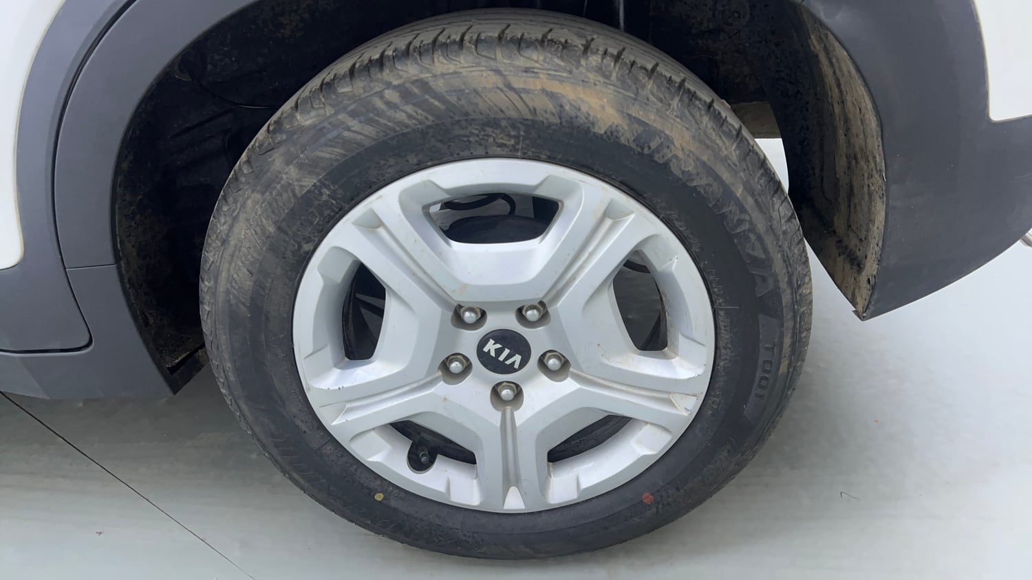 Used 2021 Kia Sonet HTX 1.5 Diesel Manual tyres LEFT REAR TYRE RIM VIEW
