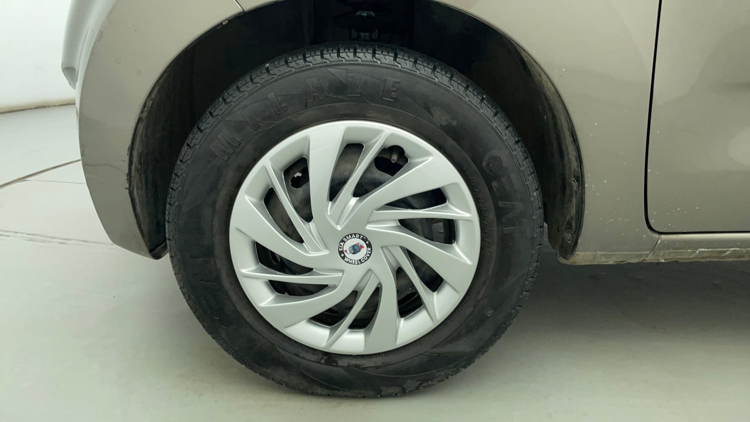 Used 2016 Datsun Redi-GO T (O) Petrol Manual tyres LEFT FRONT TYRE RIM VIEW