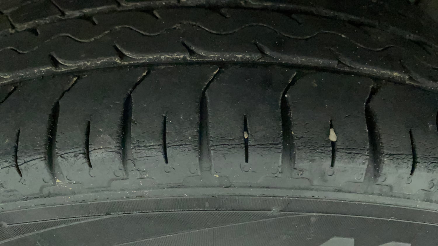 Used 2016 Ford EcoSport Trend 1.5L TDCi Diesel Manual tyres LEFT FRONT TYRE TREAD VIEW