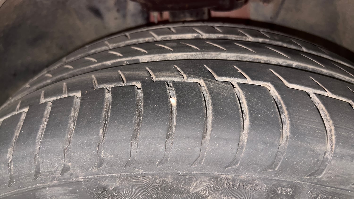 Used 2022 Jeep Compass Model S (O) Diesel 4x4 AT Diesel Automatic tyres RIGHT FRONT TYRE TREAD VIEW