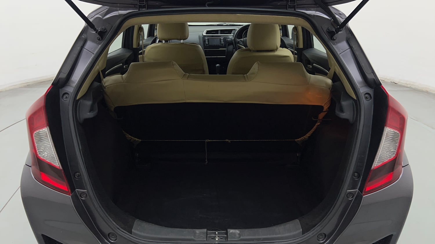 Used 2018 Honda Jazz V CVT Petrol Petrol Automatic interior DICKY INSIDE VIEW