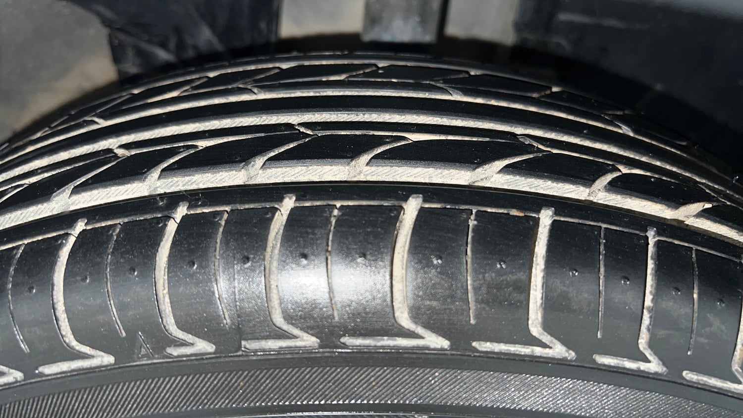 Used 2017 Renault Kwid 1.0 RXT AMT Petrol Automatic tyres RIGHT FRONT TYRE TREAD VIEW