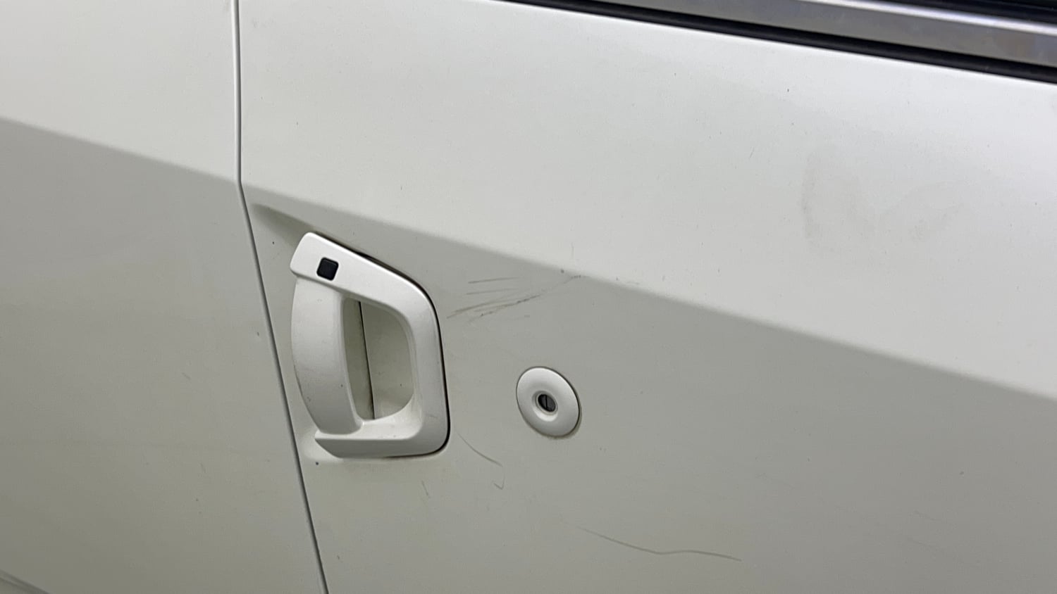 Used 2021 Mahindra XUV500 W7 Diesel Manual dents MINOR SCRATCH