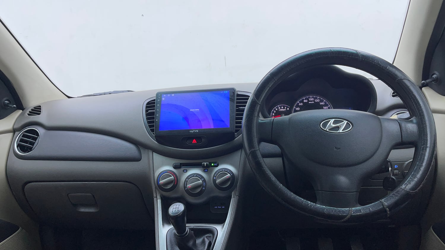 Used 2014 Hyundai i10 Sportz 1.1 iRDE2 Petrol Manual interior DASHBOARD VIEW