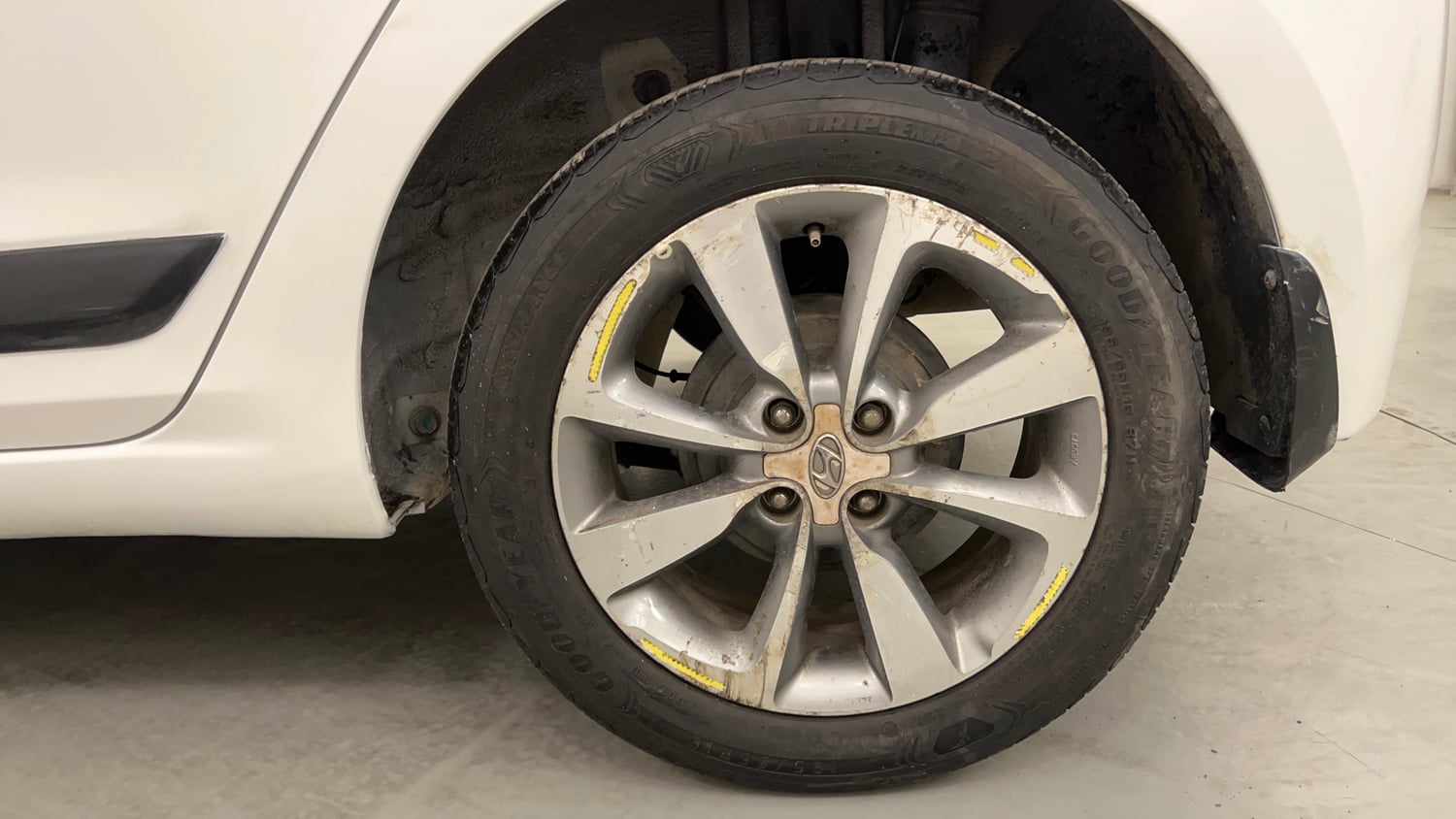 Used 2016 Hyundai Elite i20 Asta 1.2 (O) Petrol Manual tyres LEFT REAR TYRE RIM VIEW
