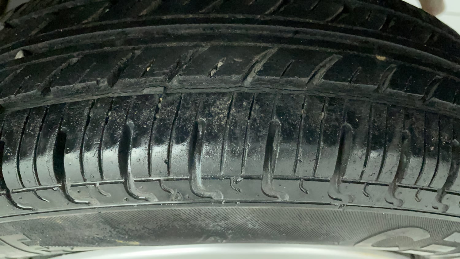 Used 2016 Datsun Redi-GO T (O) Petrol Manual tyres LEFT REAR TYRE TREAD VIEW