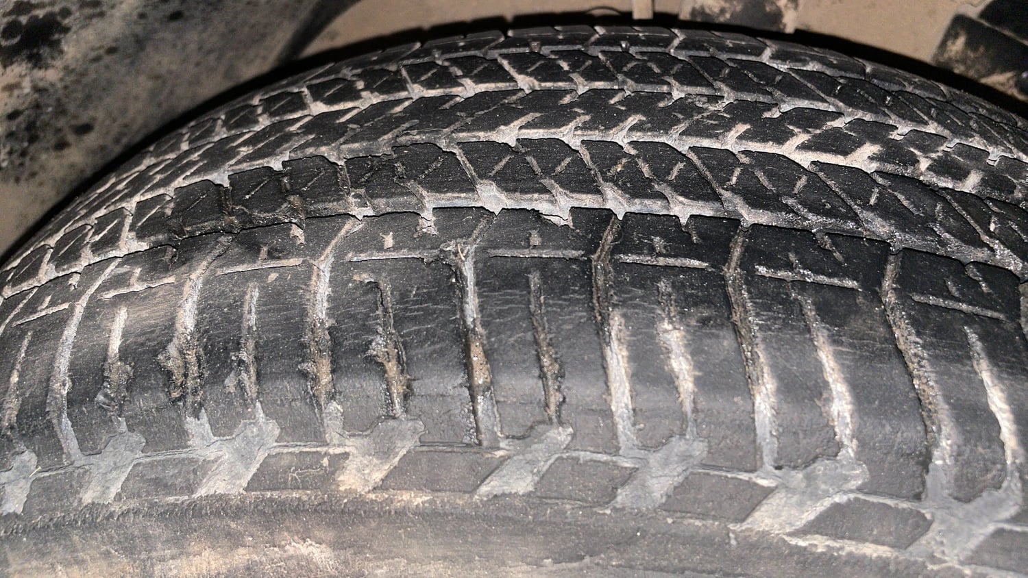 Used 2018 Mahindra XUV500 W9 AT Diesel Automatic tyres RIGHT FRONT TYRE TREAD VIEW