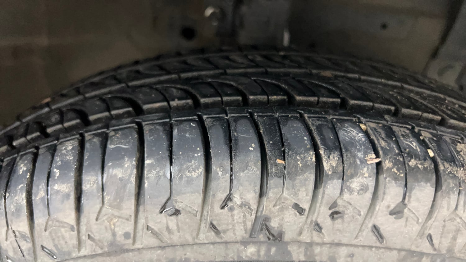 Used 2016 Maruti Suzuki Swift Dzire VXI Petrol Manual tyres RIGHT FRONT TYRE TREAD VIEW