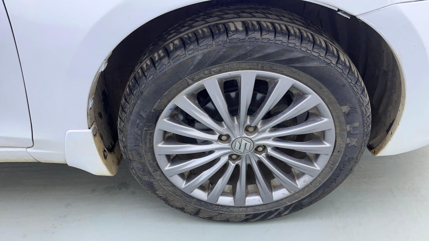 Used 2018 Maruti Suzuki Ciaz Alpha 1.4 AT Petrol Automatic tyres RIGHT FRONT TYRE RIM VIEW