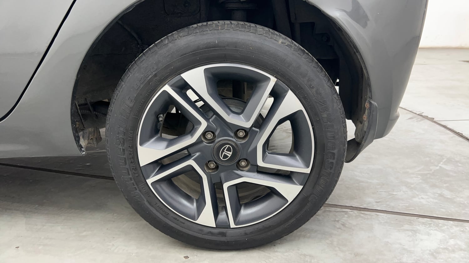 Used 2022 Tata Tiago XZA Plus Petrol Automatic tyres LEFT REAR TYRE RIM VIEW