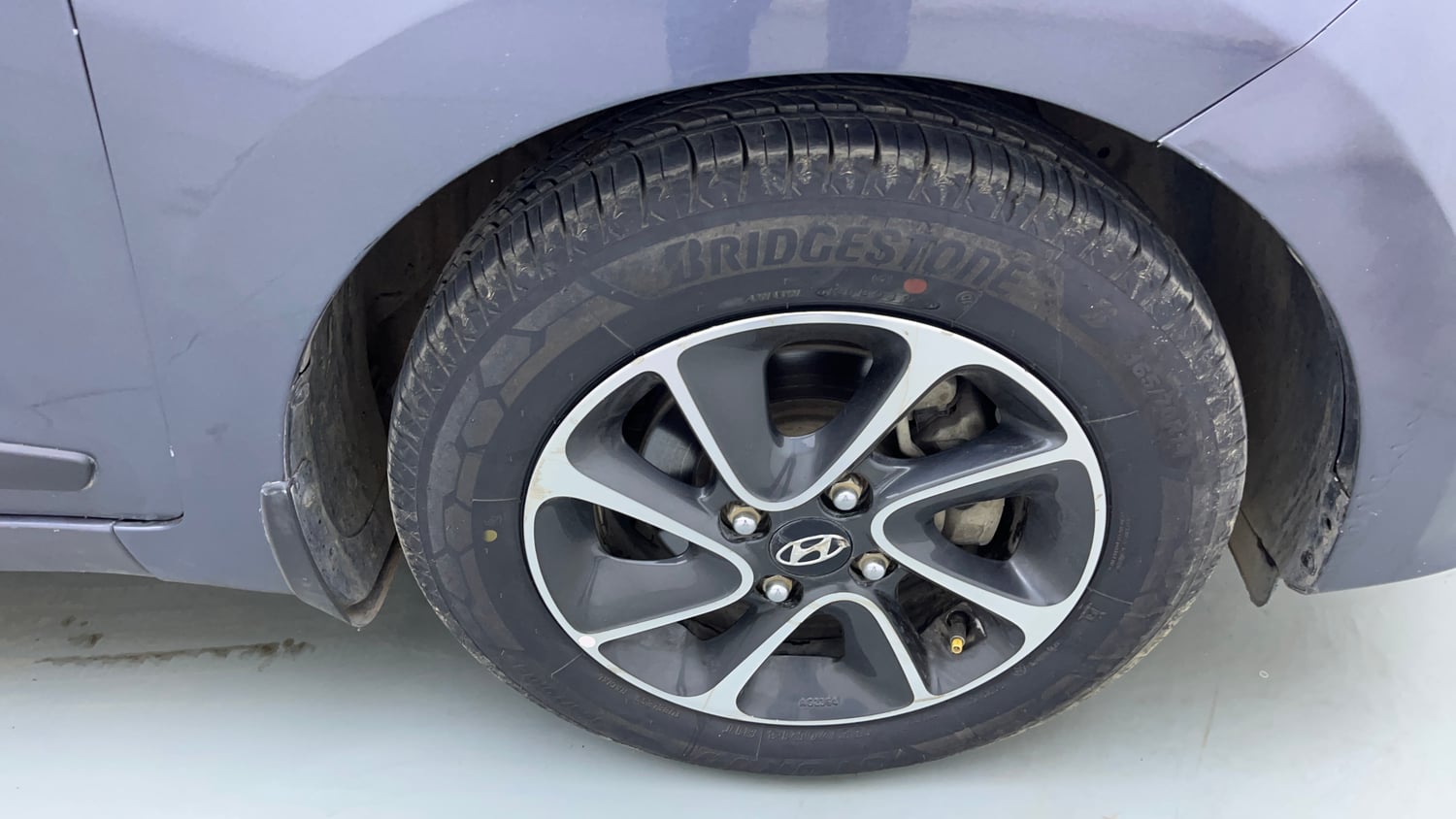 Used 2018 Hyundai Grand i10 Asta 1.2 Kappa VTVT Petrol Manual tyres RIGHT FRONT TYRE RIM VIEW