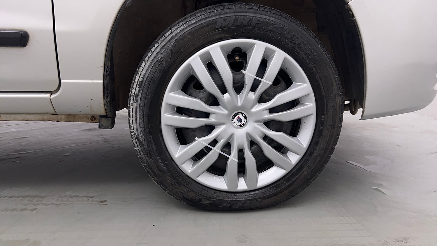 Used 2014 Maruti Suzuki Alto K10 VXi Petrol Manual tyres RIGHT FRONT TYRE RIM VIEW
