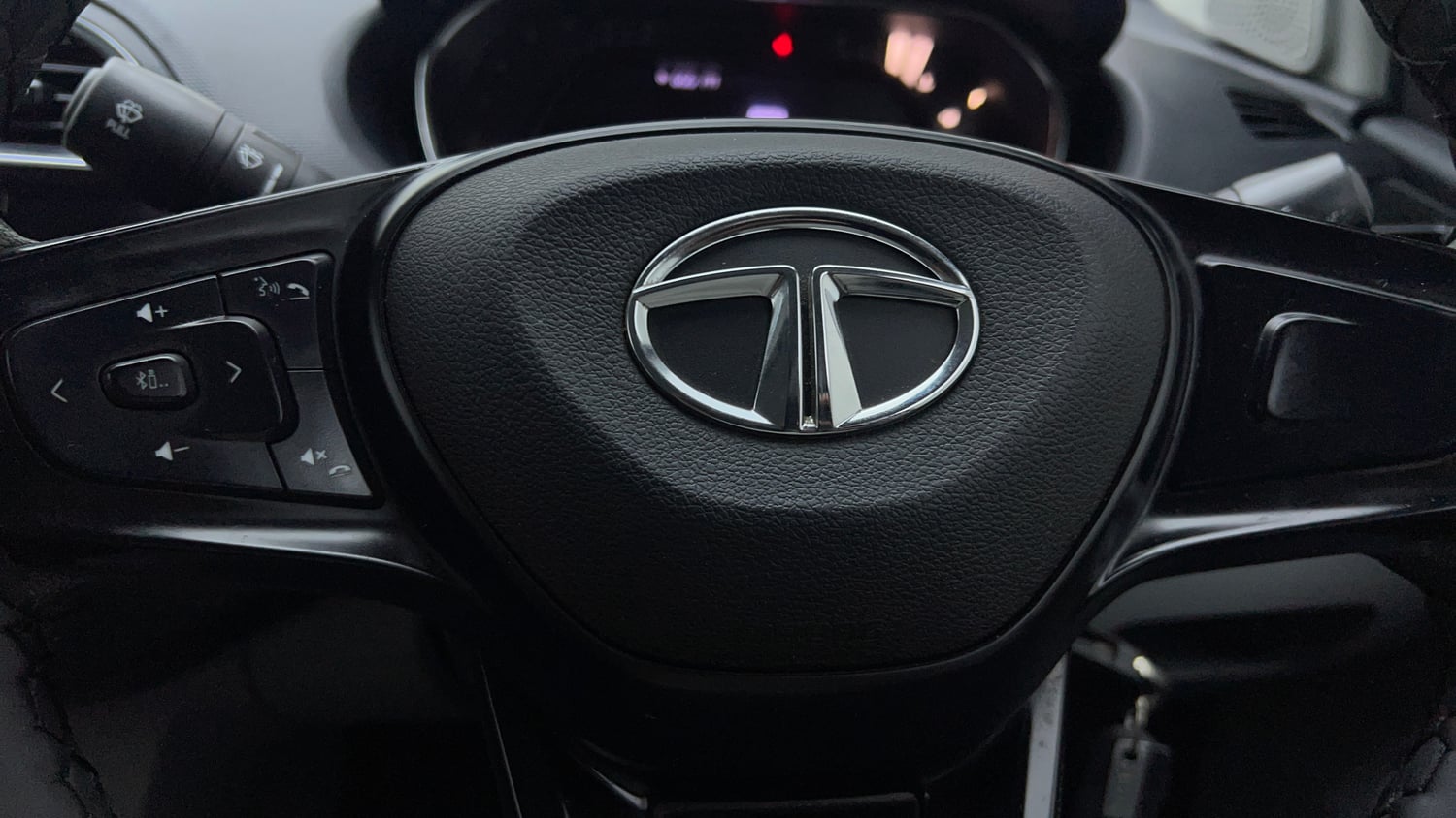 Used 2021 Tata Tiago XT Petrol Manual top_features Airbags