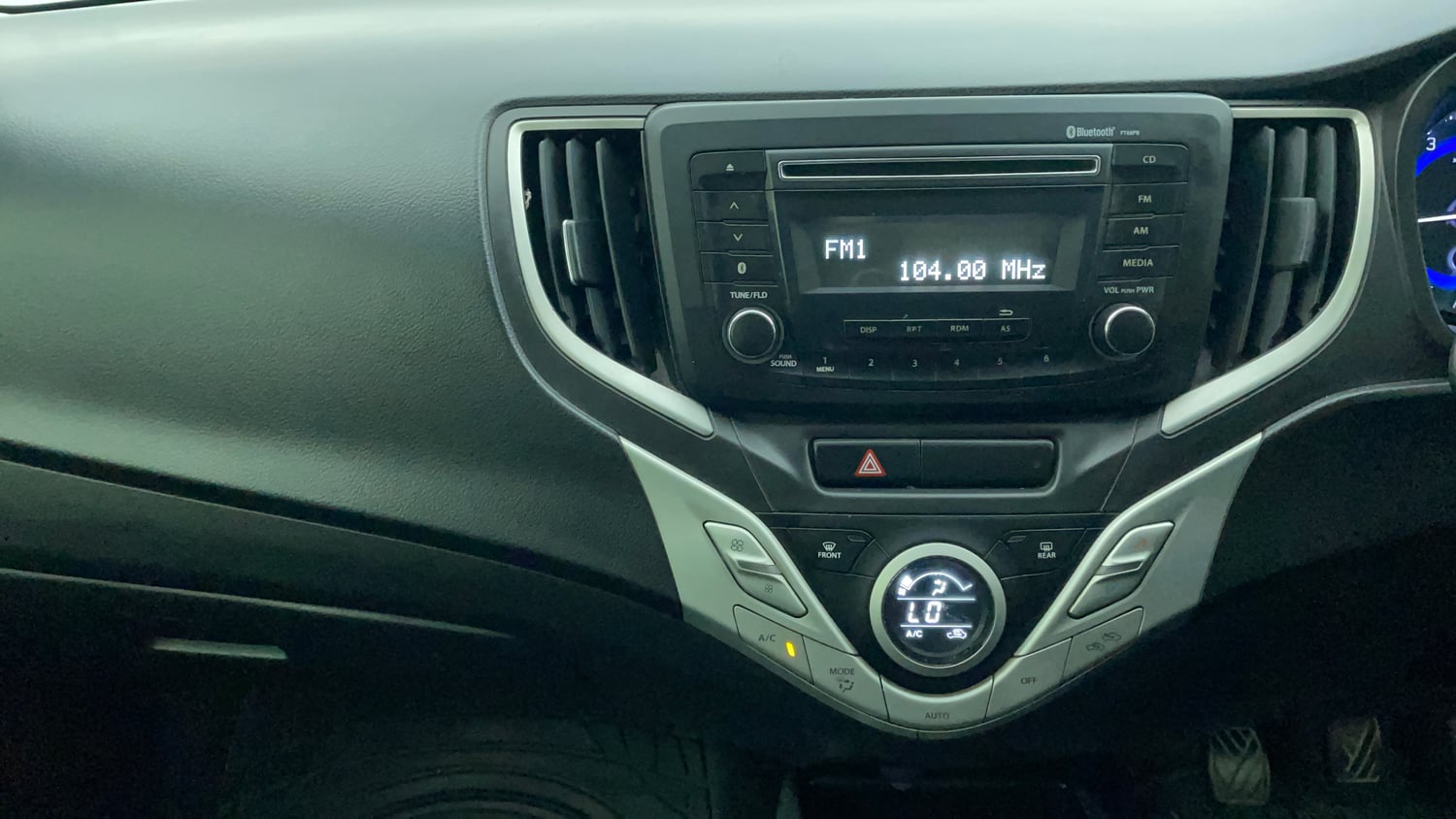 Used 2018 Maruti Suzuki Baleno Zeta 1.2 Petrol Manual interior MUSIC SYSTEM & AC CONTROL VIEW