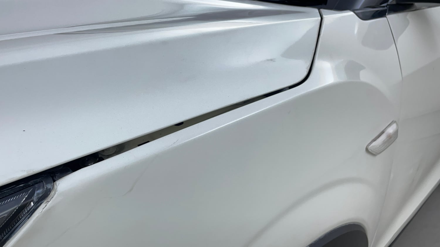 Used 2022 Mahindra XUV 300 W6 1.2 Petrol AMT Petrol Automatic dents MINOR SCRATCH