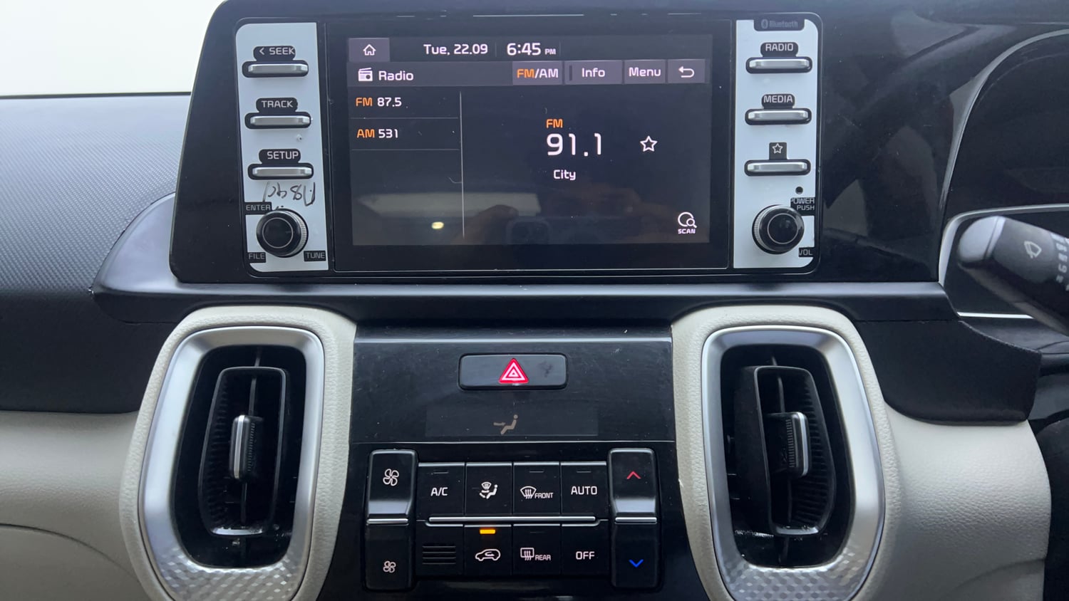 Used 2021 Kia Sonet HTX 1.5 Diesel Manual interior MUSIC SYSTEM & AC CONTROL VIEW
