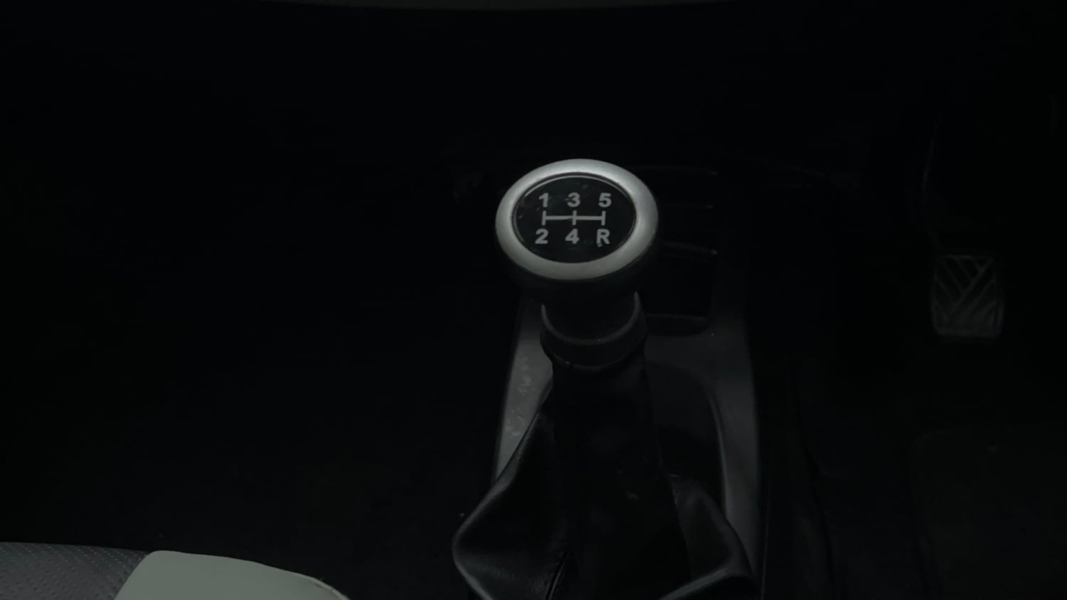Used 2015 Maruti Suzuki Wagon R VXI Petrol Manual interior GEAR  KNOB VIEW