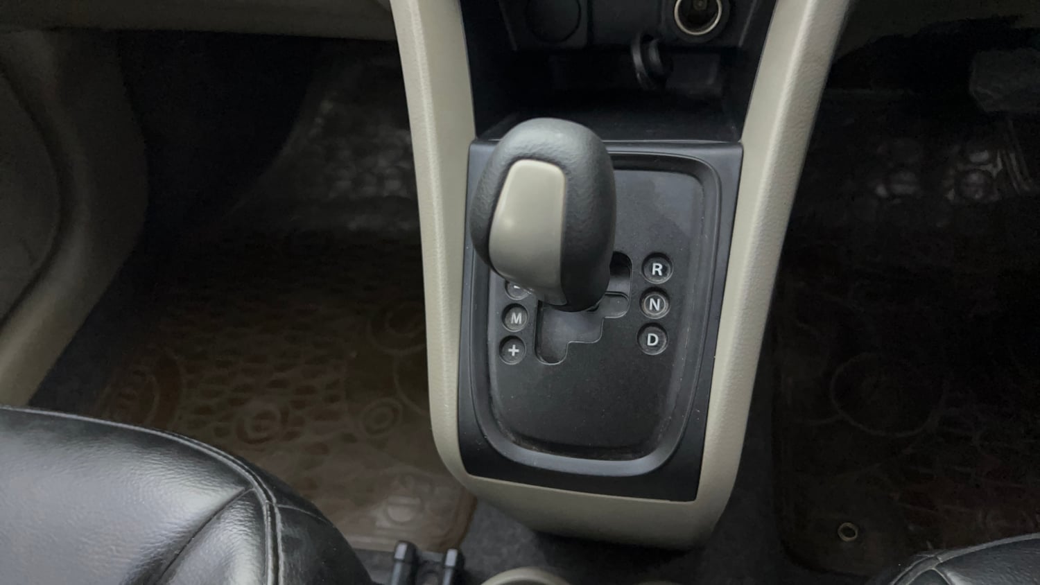Used 2015 Maruti Suzuki Celerio VXi AMT Petrol Automatic interior GEAR  KNOB VIEW