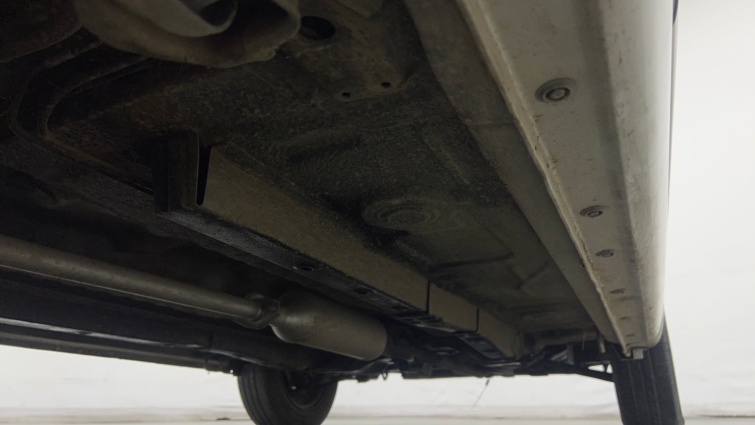 Used 2015 Maruti Suzuki Wagon R VXI Petrol Manual extra REAR RIGHT UNDERBODY VIEW