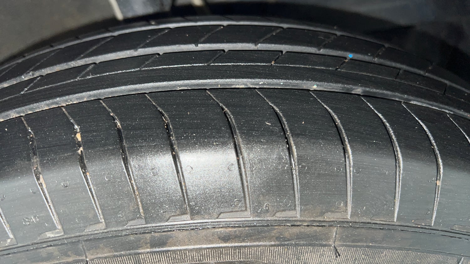 Used 2026 Maruti Suzuki Dzire VXi AMT Petrol Automatic tyres RIGHT FRONT TYRE TREAD VIEW