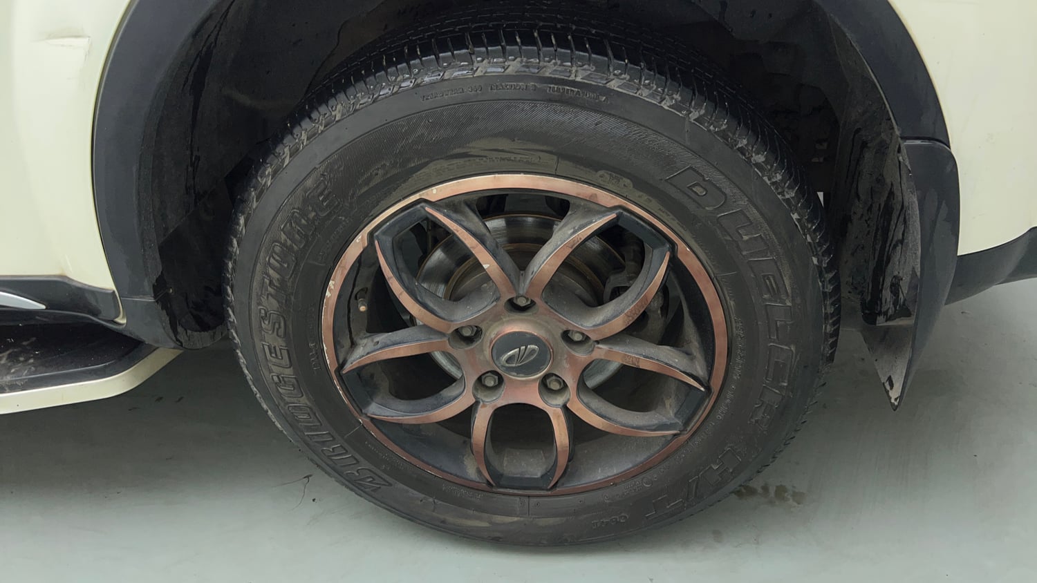 Used 2021 Mahindra XUV500 W7 Diesel Manual tyres LEFT REAR TYRE RIM VIEW