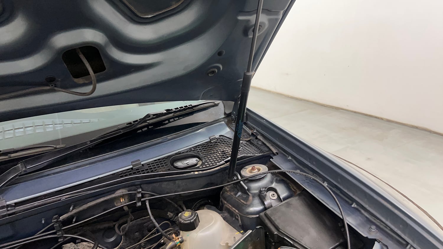 Used 2013 Renault Duster RxL Petrol Petrol Manual engine ENGINE LEFT SIDE HINGE & APRON VIEW