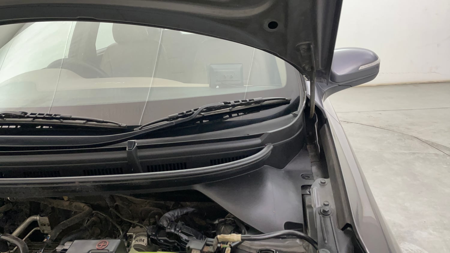 Used 2017 Hyundai Elite i20 Sportz 1.2 Petrol Manual engine ENGINE LEFT SIDE HINGE & APRON VIEW