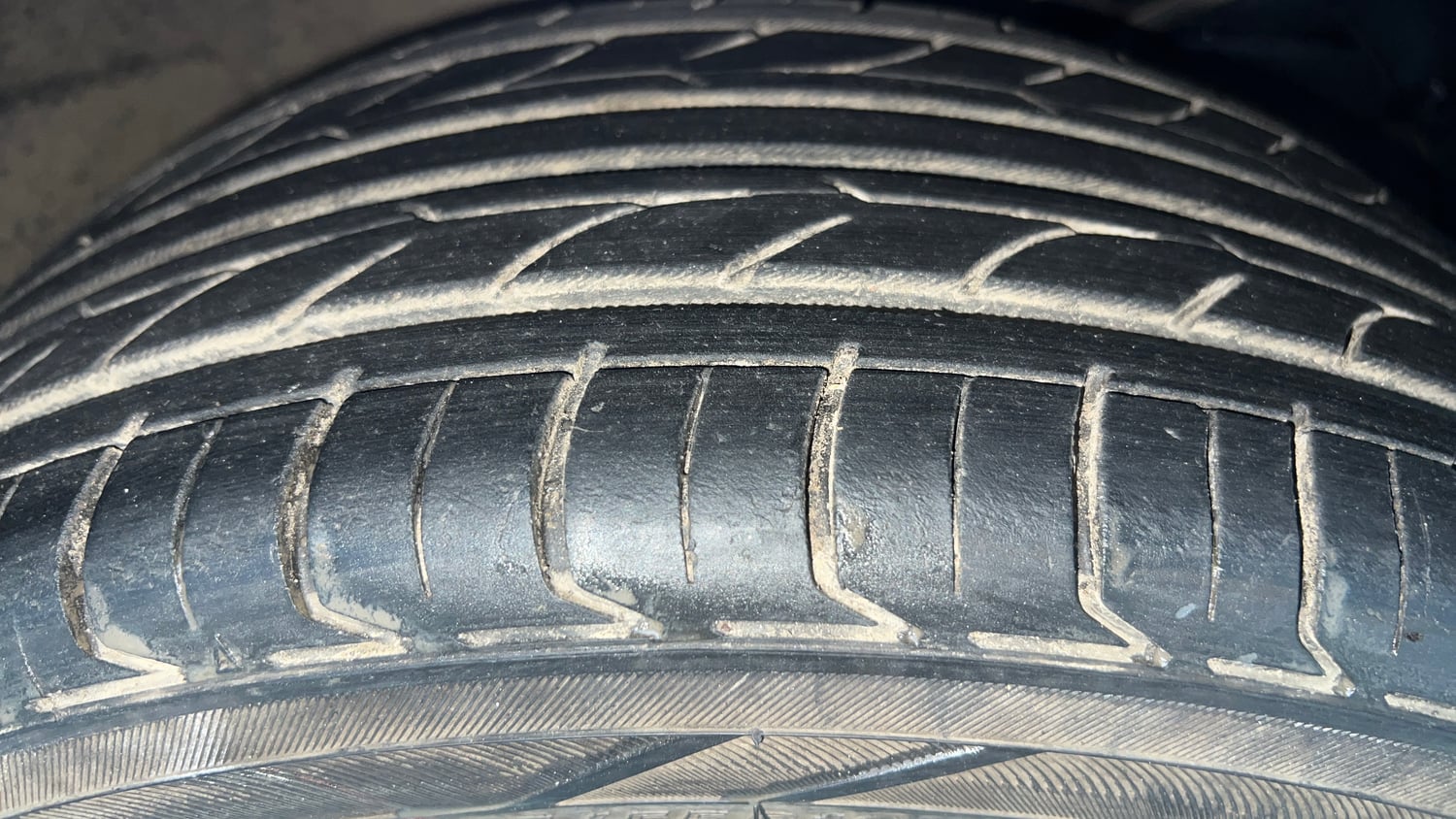 Used 2017 Maruti Suzuki Baleno Alpha 1.2 Petrol Manual tyres RIGHT FRONT TYRE TREAD VIEW