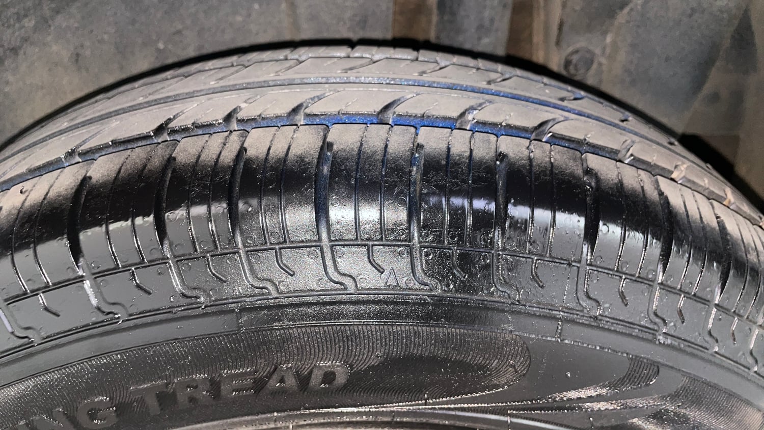 Used 2014 Maruti Suzuki Swift VXi Petrol Manual tyres LEFT REAR TYRE TREAD VIEW