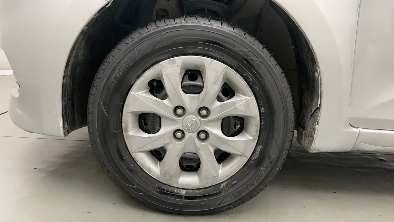 Used 2017 Hyundai Elite i20 Sportz 1.2 Petrol Manual tyres LEFT FRONT TYRE RIM VIEW