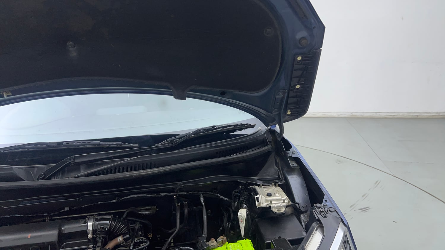 Used 2019 Maruti Suzuki Ignis Zeta 1.2 MT Petrol Manual engine ENGINE LEFT SIDE HINGE & APRON VIEW