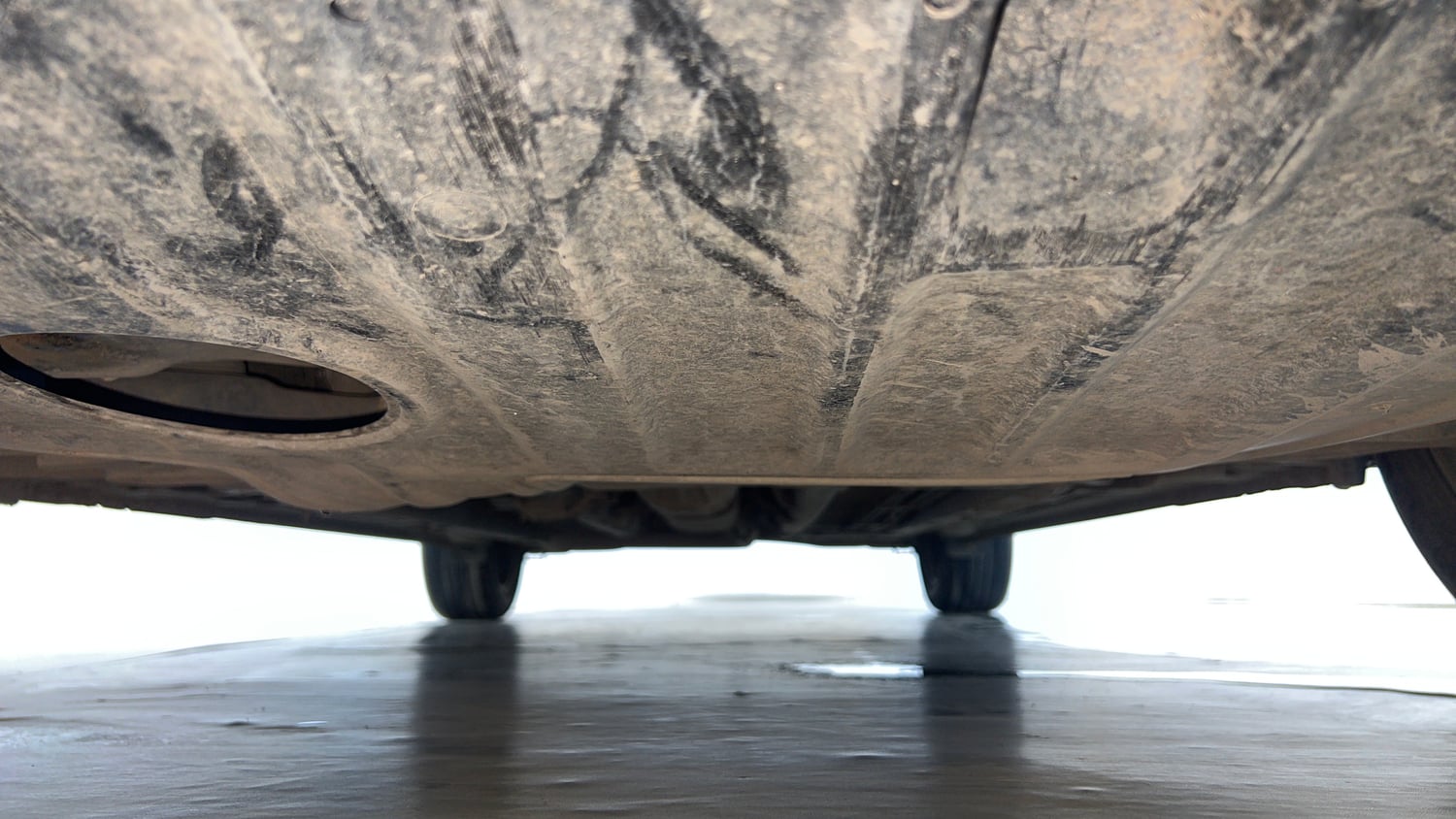 Used 2023 Hyundai Verna SX (O) 1.5 Turbo Petrol DCT Petrol Automatic extra FRONT LEFT UNDERBODY VIEW