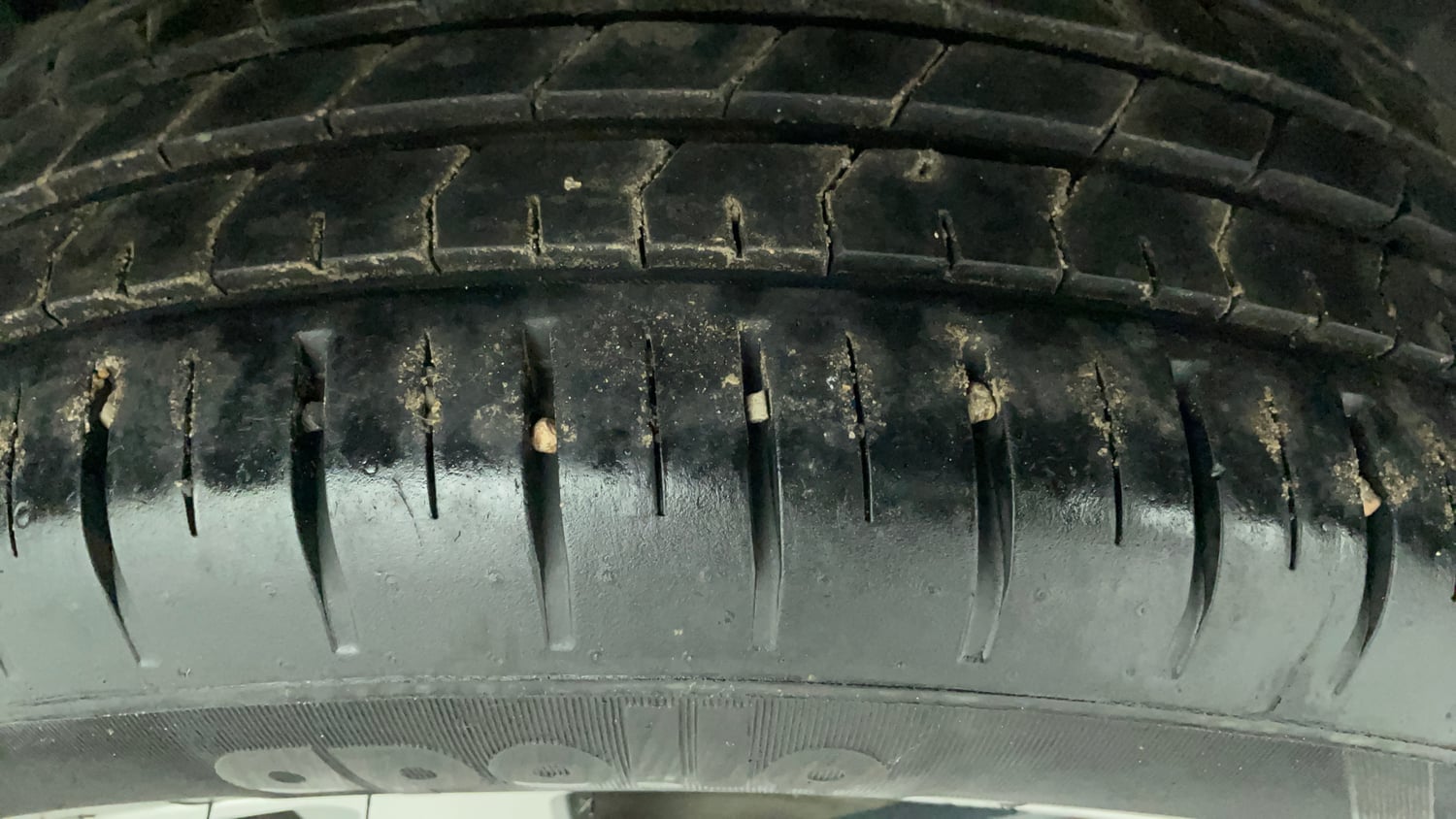 Used 2024 Toyota Glanza G AMT Petrol Automatic tyres LEFT REAR TYRE TREAD VIEW
