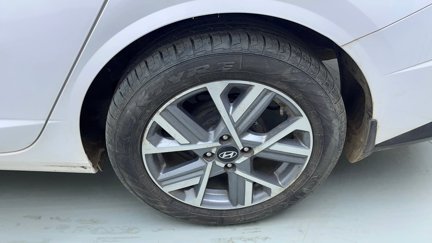 Used 2024 Hyundai Verna SX (O) 1.5 Petrol IVT Petrol Automatic tyres LEFT REAR TYRE RIM VIEW
