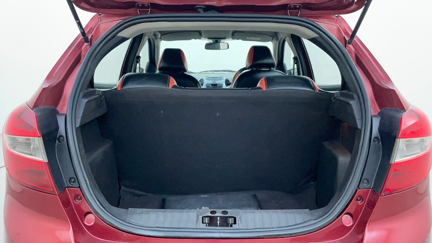 Used 2018 Ford Figo Titanium1.5 TDCi Diesel Manual interior DICKY INSIDE VIEW