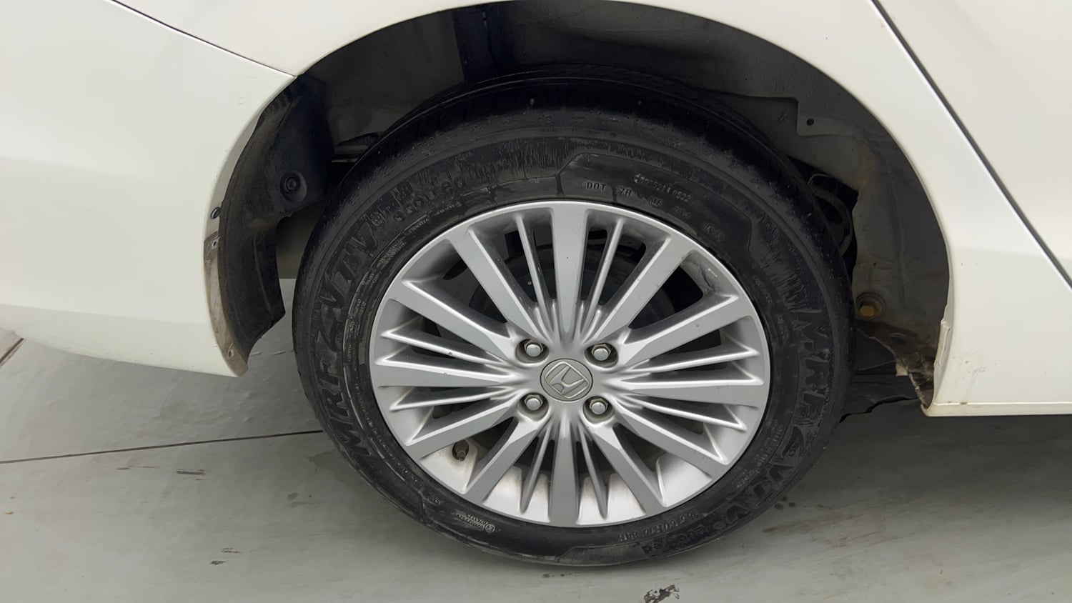 Used 2022 Honda City V Petrol Petrol Manual tyres LEFT REAR TYRE RIM VIEW