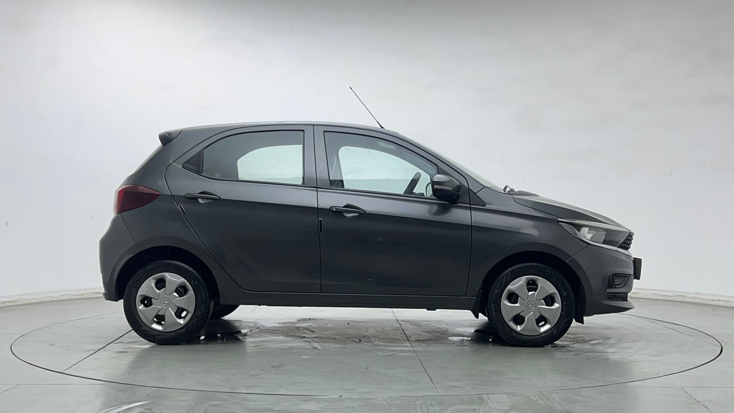 Used 2021 Tata Tiago XT Petrol Manual exterior RIGHT SIDE VIEW