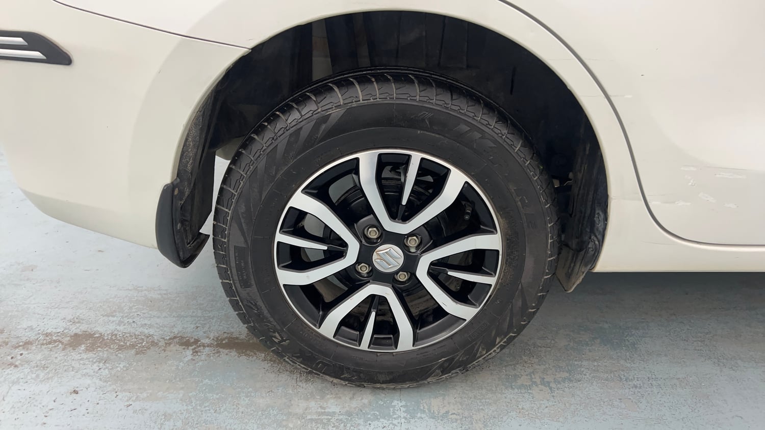 Used 2022 Maruti Suzuki Dzire VXi AGS Petrol Automatic tyres RIGHT REAR TYRE RIM VIEW