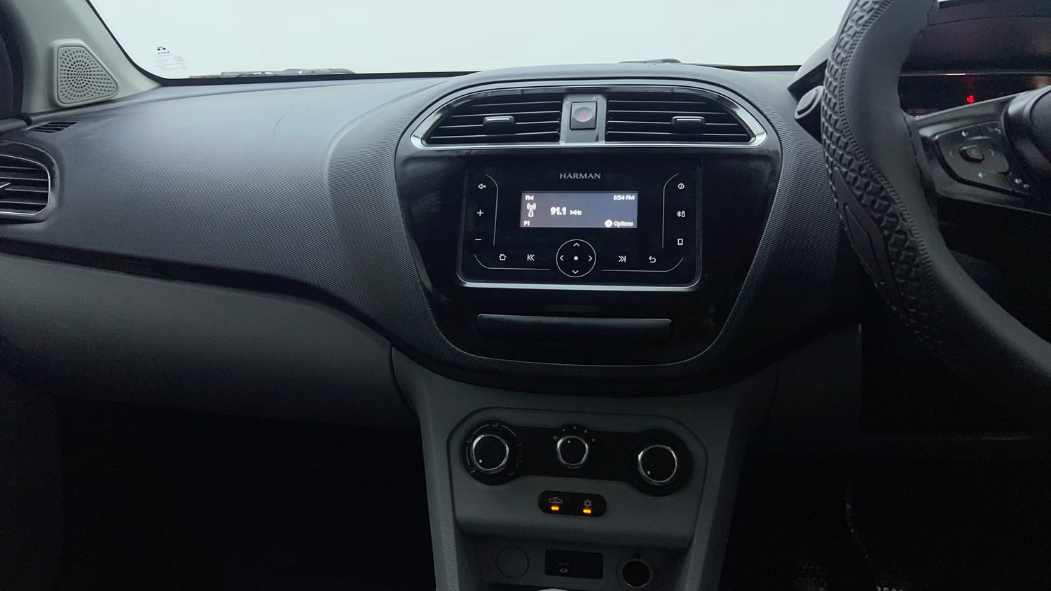 Used 2021 Tata Tiago XT Petrol Manual interior MUSIC SYSTEM & AC CONTROL VIEW