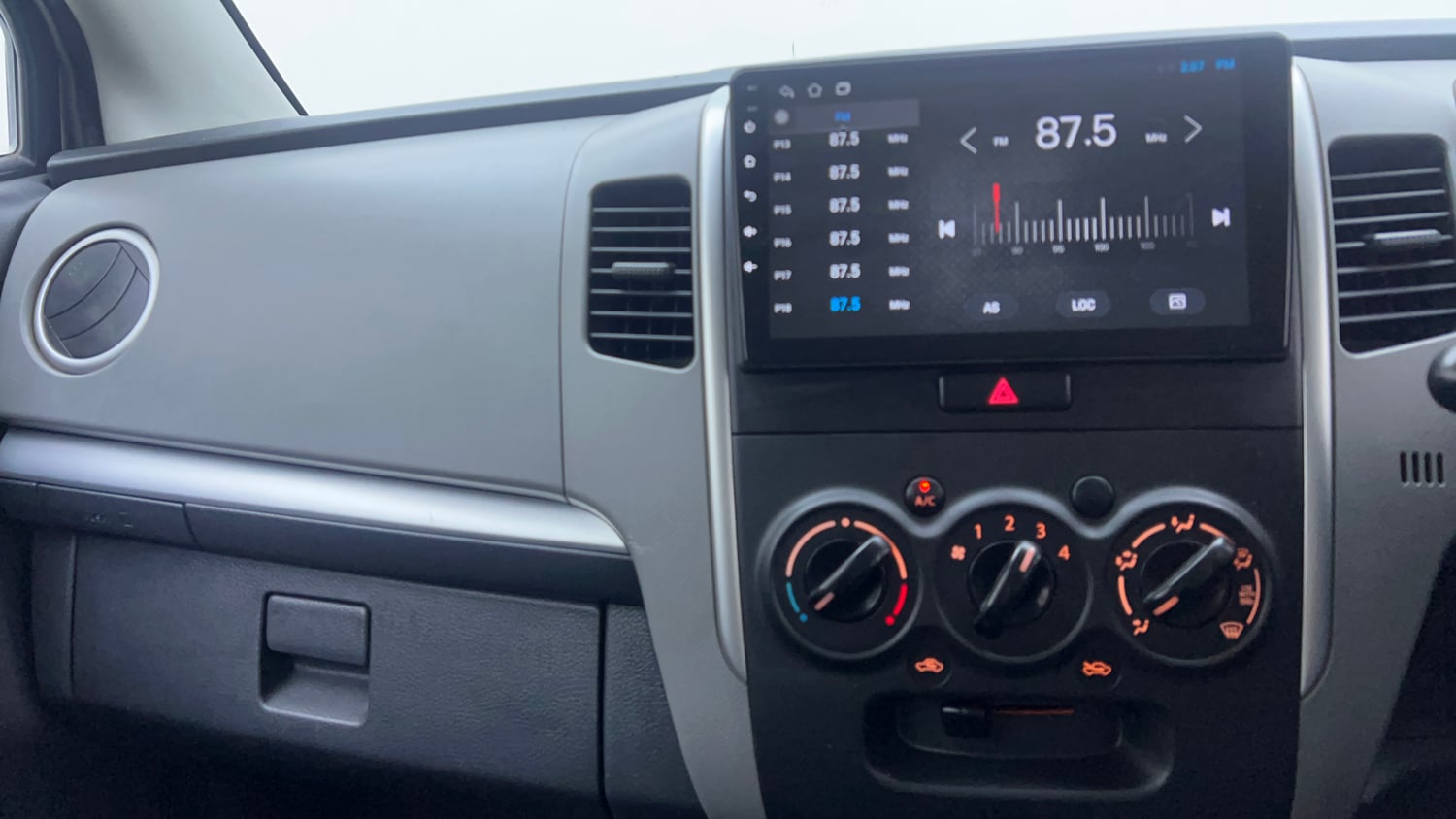Used 2012 Maruti Suzuki Wagon R LXi Petrol Manual interior MUSIC SYSTEM & AC CONTROL VIEW