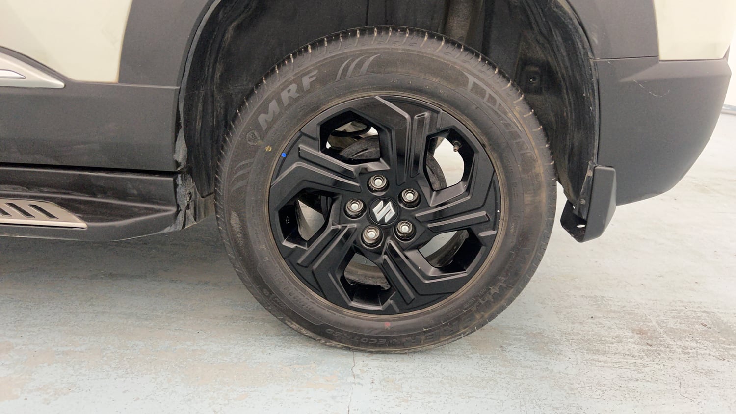 Used 2023 Maruti Suzuki Brezza ZXi Petrol Manual tyres LEFT REAR TYRE RIM VIEW
