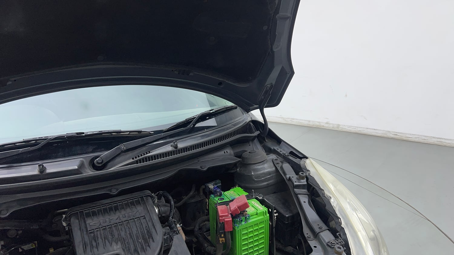 Used 2015 Maruti Suzuki Swift ZXi Petrol Manual engine ENGINE LEFT SIDE HINGE & APRON VIEW