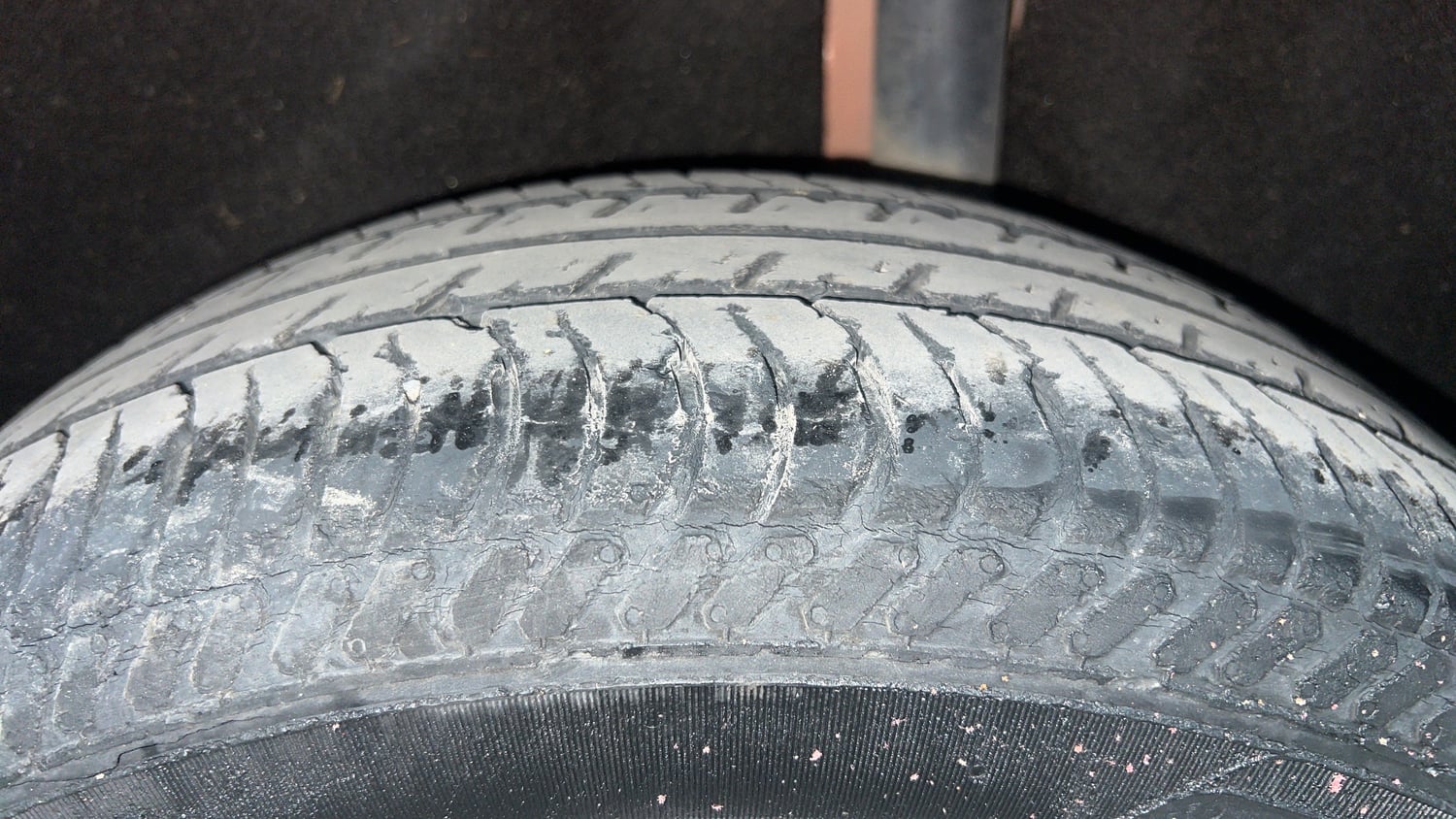 Used 2015 Ford EcoSport Titanium 1.5 Ti-VCT AT Petrol Automatic tyres LEFT REAR TYRE TREAD VIEW