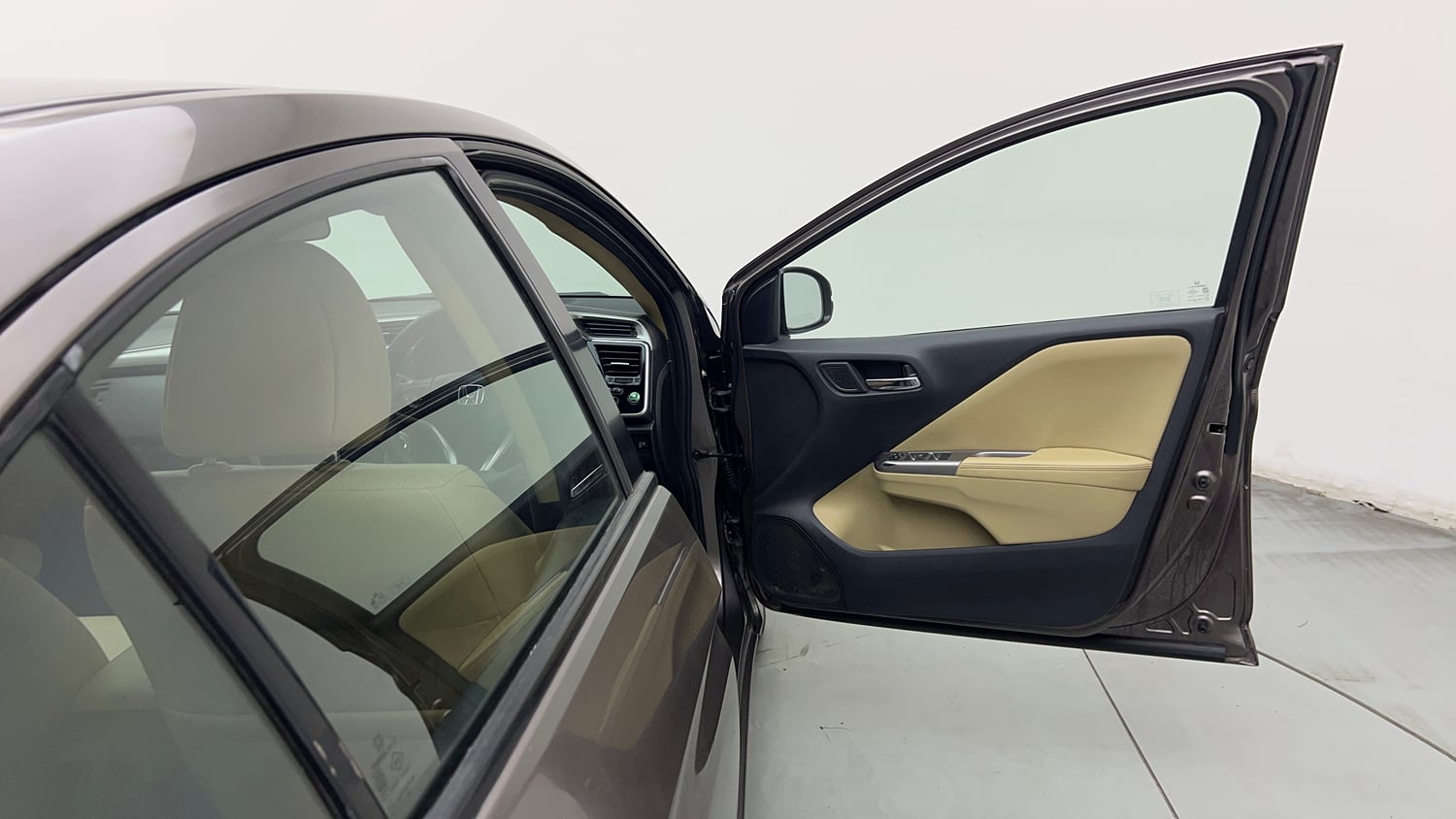 Used 2015 Honda City VX CVT Petrol Automatic interior RIGHT FRONT DOOR OPEN VIEW