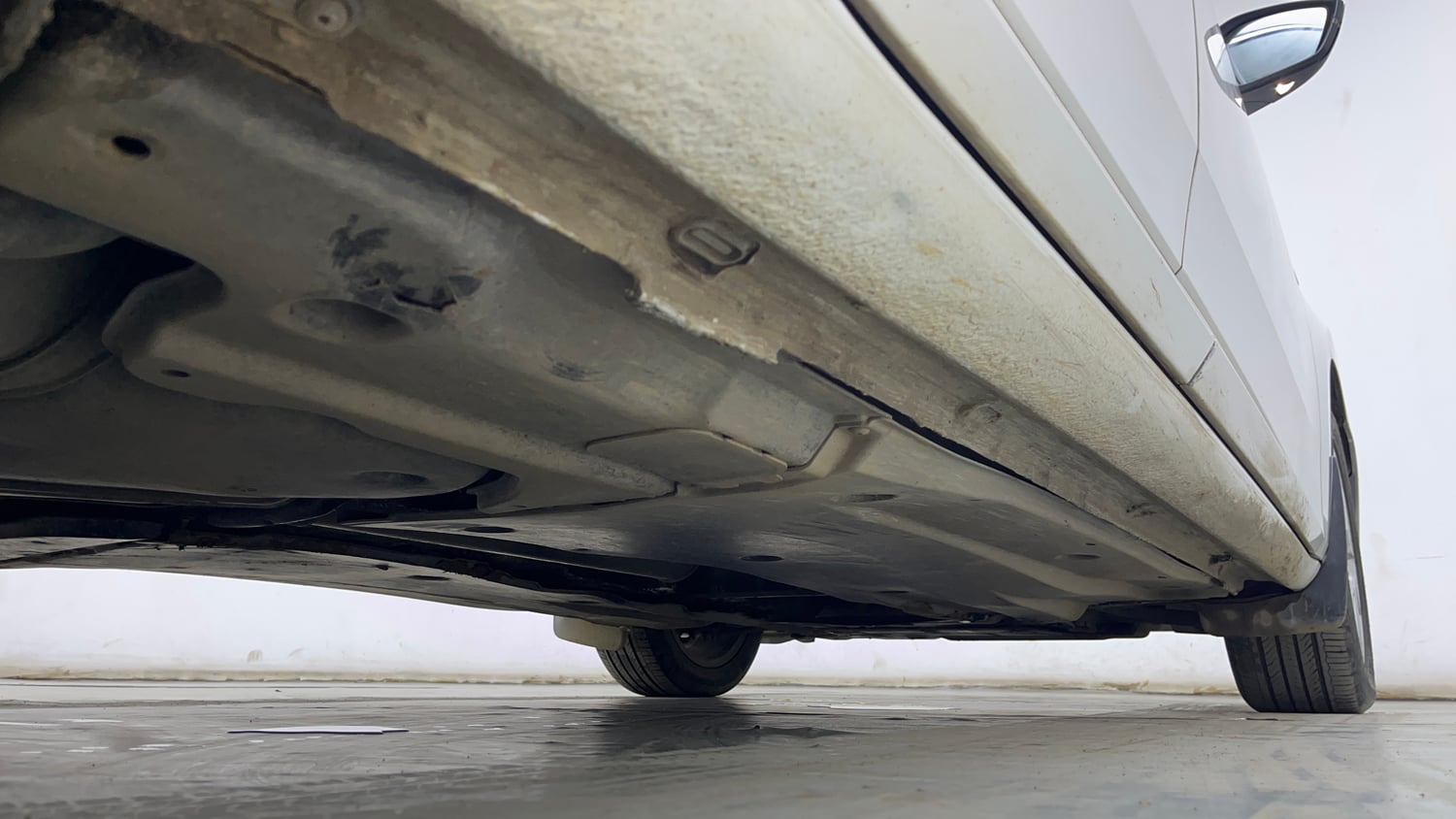 Used 2020 Skoda Superb L&K TSI AT Petrol Automatic extra REAR RIGHT UNDERBODY VIEW