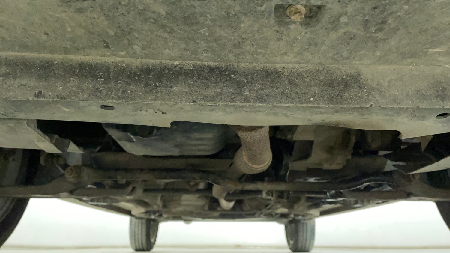 Used 2020 Tata Tigor Revotron XZA Petrol Automatic extra FRONT LEFT UNDERBODY VIEW