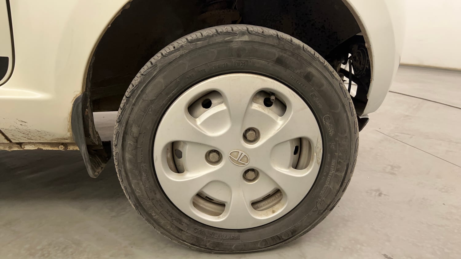 Used 2015 Tata Nano Twist XT Petrol Manual tyres RIGHT FRONT TYRE RIM VIEW