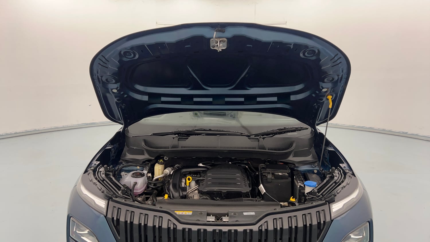 Used 2025 Skoda Kylaq Prestige AT Petrol Automatic engine ENGINE & BONNET OPEN FRONT VIEW